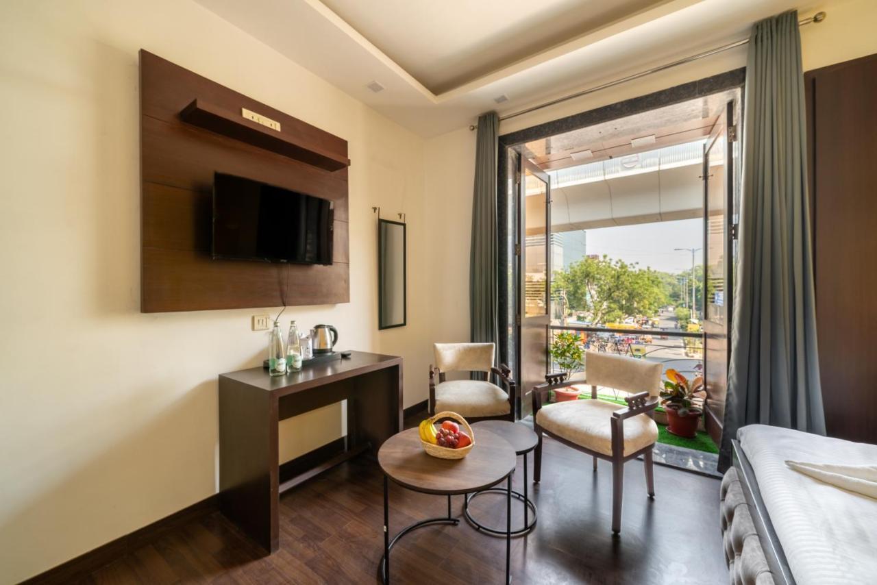 Lime Boutique B&B Gk-1 At Kailash Colony Metro , Greater Kailash Near Eros Hotel Nehru Place นิวเดลี ภายนอก รูปภาพ