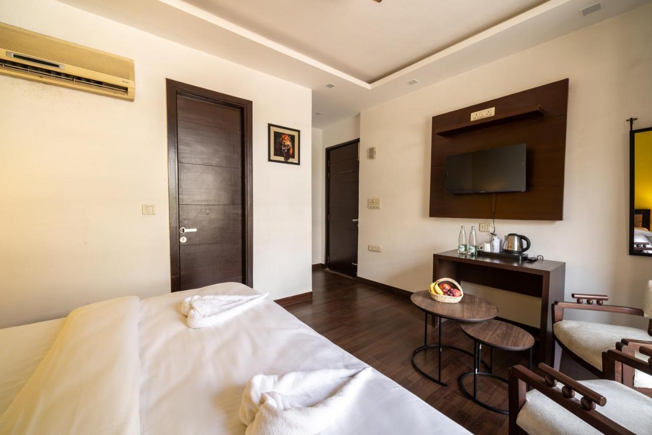 Lime Boutique B&B Gk-1 At Kailash Colony Metro , Greater Kailash Near Eros Hotel Nehru Place นิวเดลี ภายนอก รูปภาพ