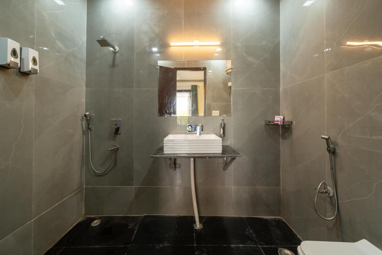 Lime Boutique B&B Gk-1 At Kailash Colony Metro , Greater Kailash Near Eros Hotel Nehru Place นิวเดลี ภายนอก รูปภาพ